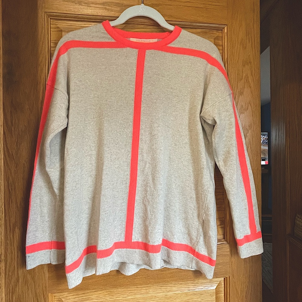 Cozy & chic sweater!VILAGALLO, small. details in photos. GREAT condition!
